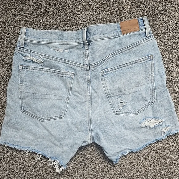 American Eagle 90s Boyfriend Shorts Light Blue Denim Distressed  Size 6 - Picture 6 of 13